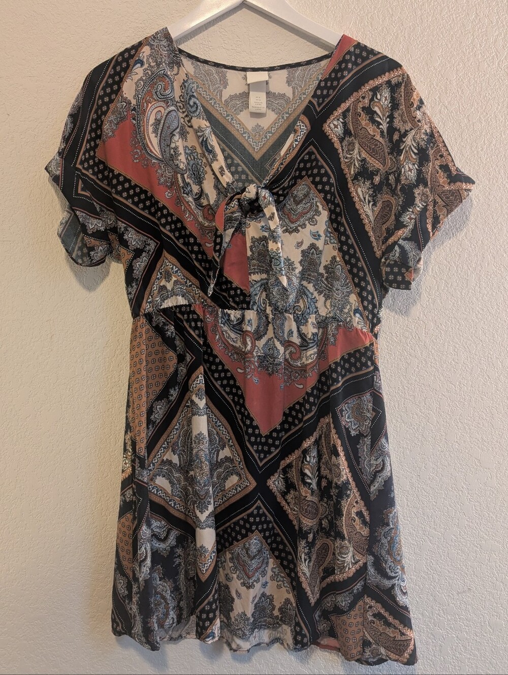 H&M Paisley V-Neck Short Dress in Black and Rust